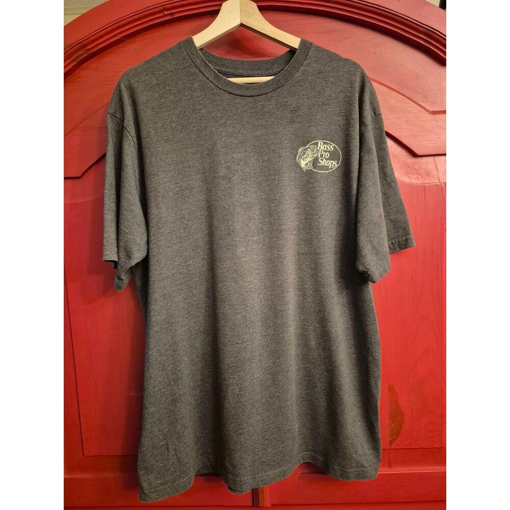 Bass Pro Shops XL Tail Chaser Tee Shirt Fishing & Women Tee Shirt Grey Green EUC